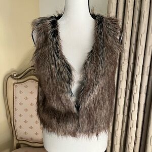 Ovi Faux Fur Sweater Vest with Hook & Eye Closure. Size Medium